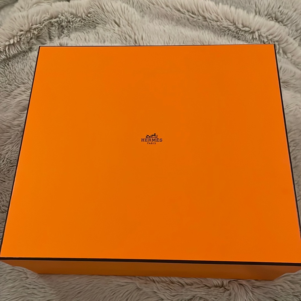 Authentic large Hermes box